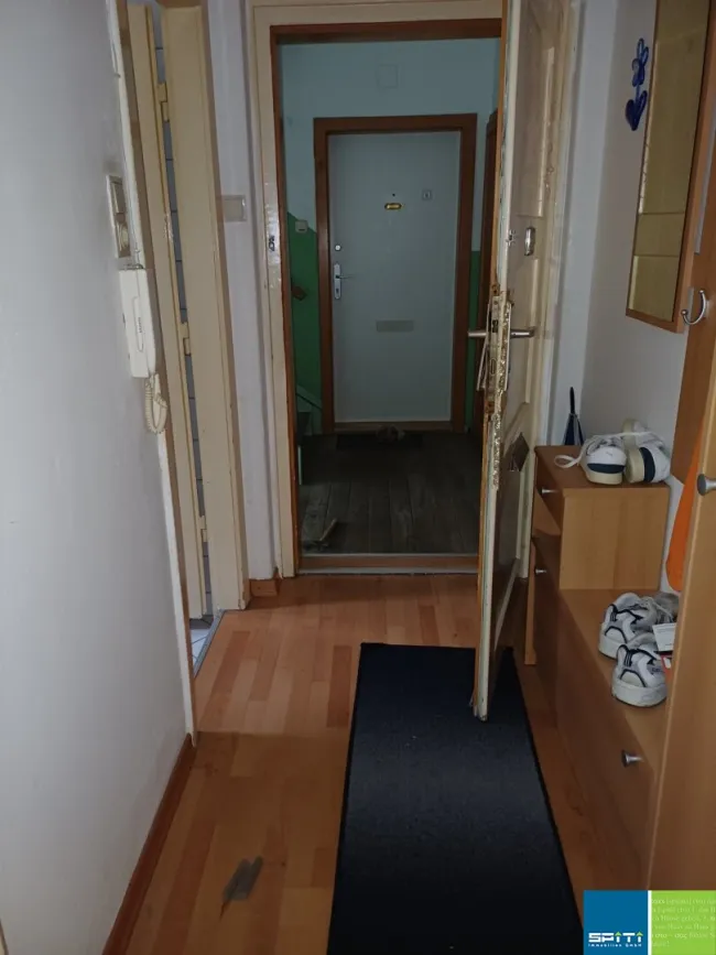 Traismauer: günstige sanierungsbedürftige Kleinwohnung im 1. Obergeschoß - Bild