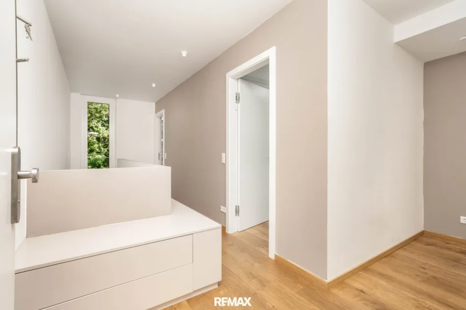 Ruhe, Grün & Luxus: 4-Zimmer- Maisonette mit 172 m² Garten und Pool - Bild
