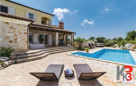 Wunderschöne mediterrane Villa mit Blick auf die Natur, 10km von Poreč