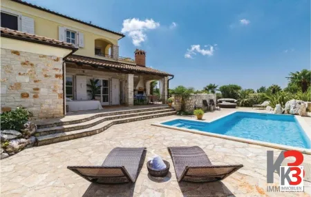 Wunderschöne mediterrane Villa mit Blick auf die Natur, 10km von Poreč