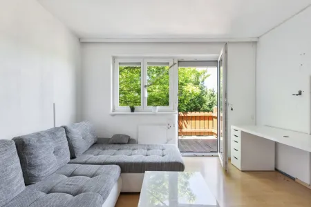 Wohnbereich mit Balkonausgang