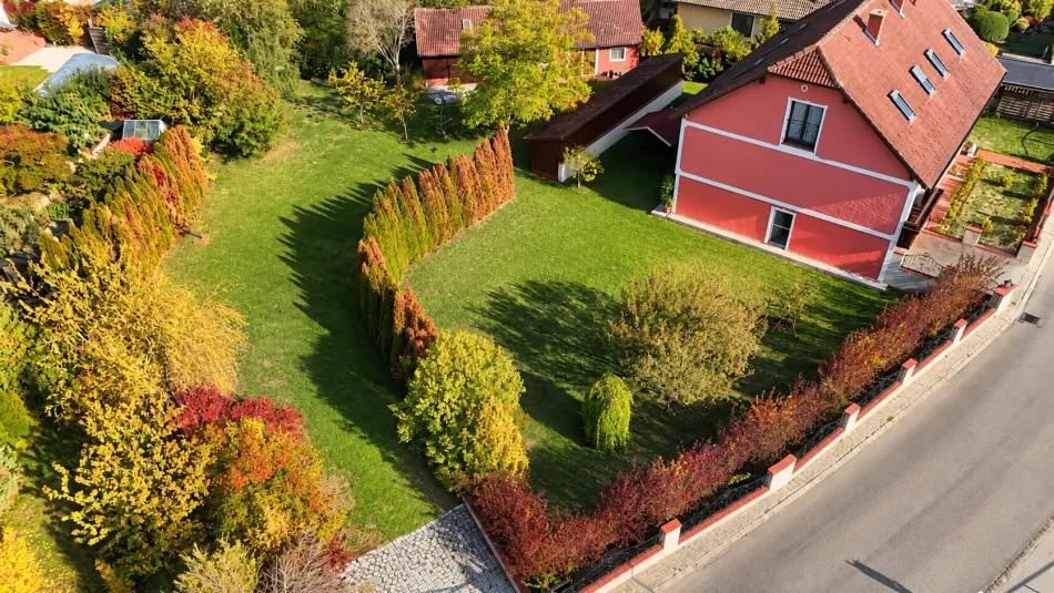 EIN PLATZ FÜRS LEBEN – WO GROSSZÜGIGKEIT AUF GEBORGENHEIT TRIFFT - Titelbild