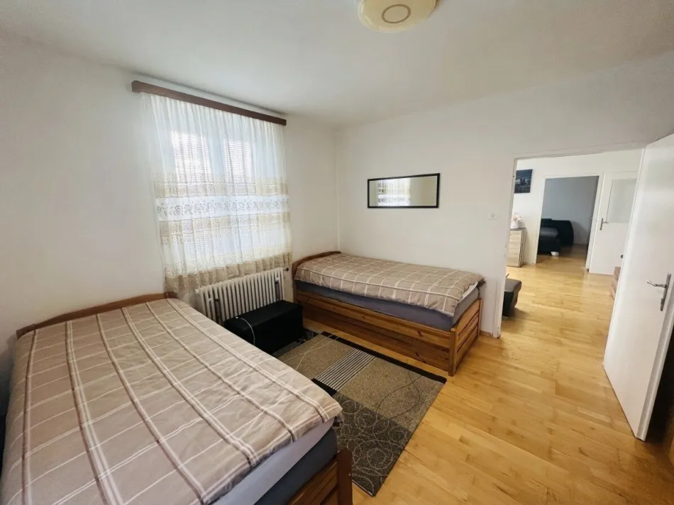 MITTEN IM LEBEN. ZU HAUSE IN KREMS. - Bild