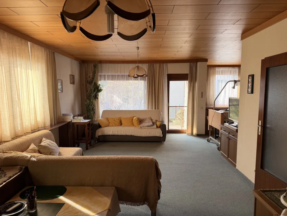 Gepflegtes Einfamilienhaus in Ebergassing: 4 Zimmer, Garage, Garten um 490.000 € - Bild