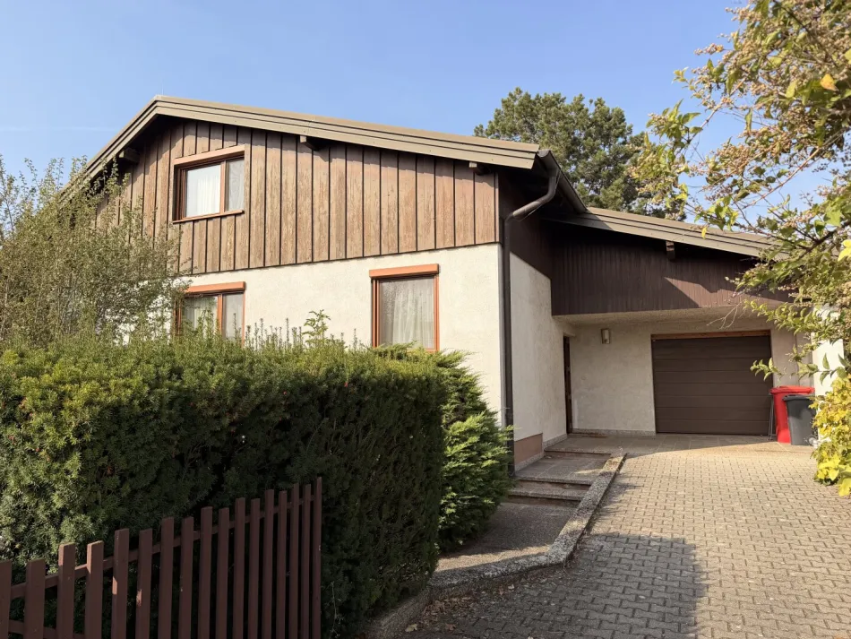 Gepflegtes Einfamilienhaus in Ebergassing: 4 Zimmer, Garage, Garten um 490.000 € - Titelbild