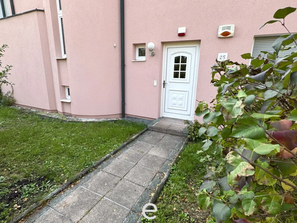 Ein Zuhause zum Ankommen – Reihenhaus mit Kamin, Terrasse und privatem Garten in Wels - Bild