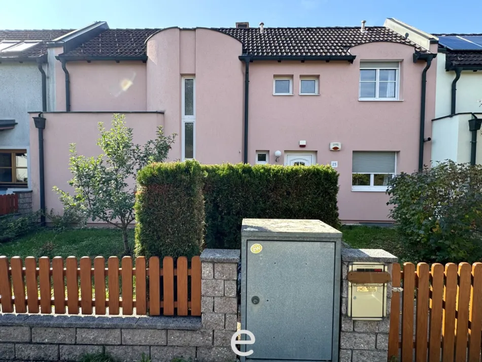 Ein Zuhause zum Ankommen – Reihenhaus mit Kamin, Terrasse und privatem Garten in Wels - Titelbild