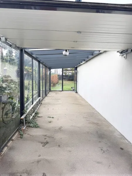 Garage (Platz für 3 Autos)