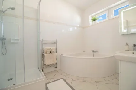 Badezimmer: KI generierte Einrichtung