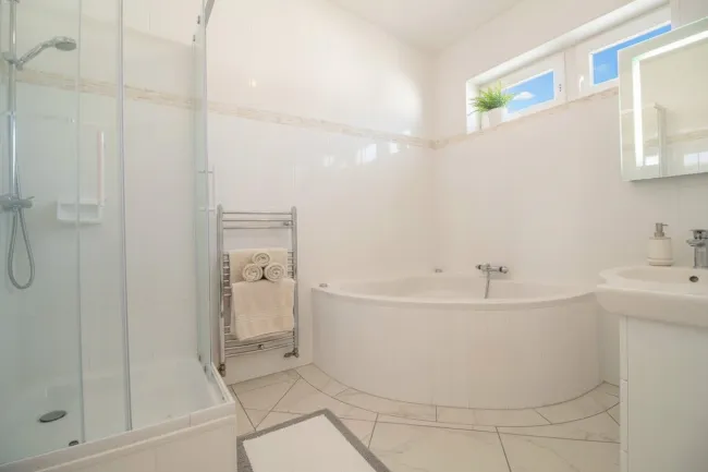 Badezimmer: KI generierte Einrichtung