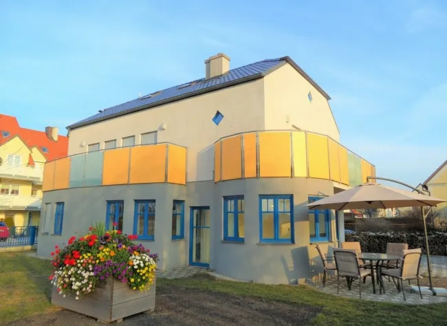 >> MIETHAUS mit 6 ZIMMER, DOPPELGARAGE, KELLER und EIGENGARTEN, am ORTSRAND! - Titelbild
