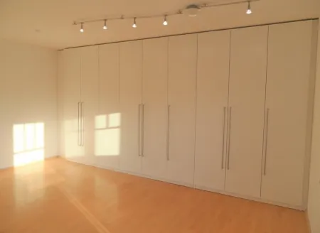 Schlafzimmer: KI generierter Kleiderschrank