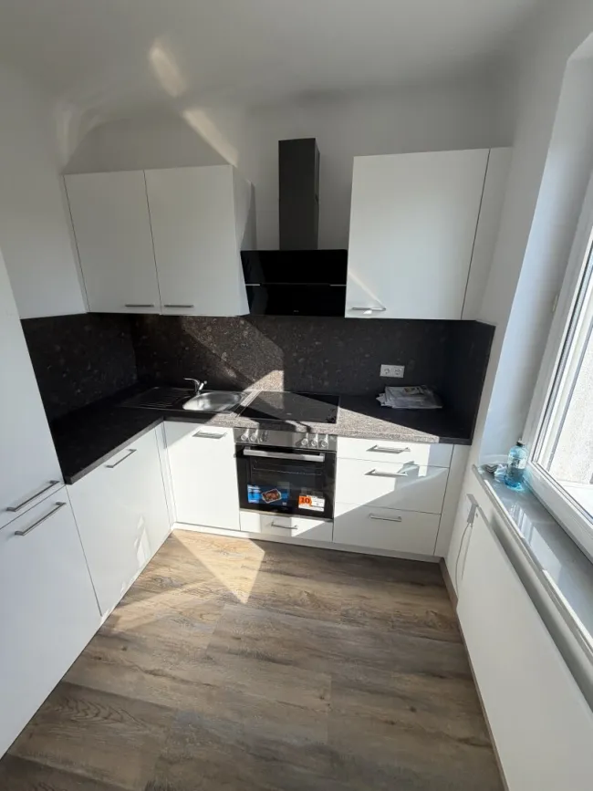 NEU renovierte, helle 2 Zimmer Wohnung in Korneuburg - Titelbild
