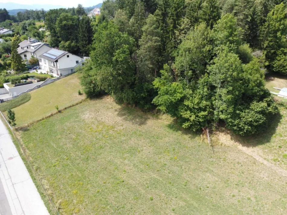 Klagenfurt-Pitzelstätten -- Sonniger Baugrund in familienfreundlicher Siedlungslage - Titelbild