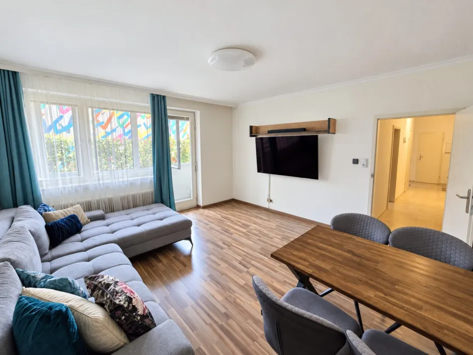 Ruhig wohnen in Graz-Jakomini – 2-Zimmer-Wohnung mit verglaster Loggia und Parkplatznutzung - Titelbild
