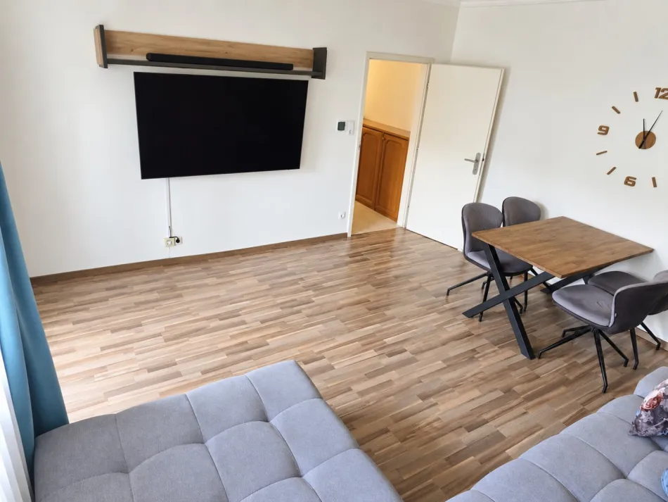 Ruhig wohnen in Graz-Jakomini – 2-Zimmer-Wohnung mit verglaster Loggia und Parkplatznutzung - Bild