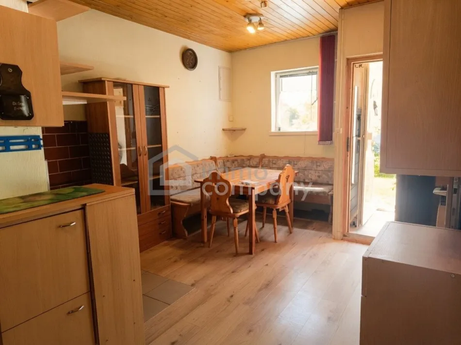 PREISKNALLER ZUM JAHRESENDE: Charmantes Landhaus mit zwei großen Gewölbekellern - nur 75.000 €! - Bild