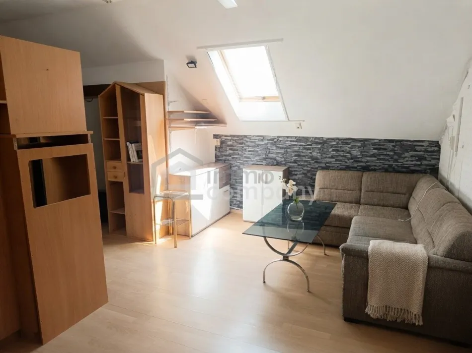 PREISKNALLER ZUM JAHRESENDE: Charmantes Landhaus mit zwei großen Gewölbekellern - nur 75.000 €! - Bild
