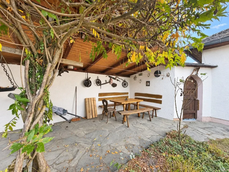 Charmantes Wohnhaus mit großem Garten und überdachter Terrasse in ruhiger Lage von Ranshofen - Titelbild