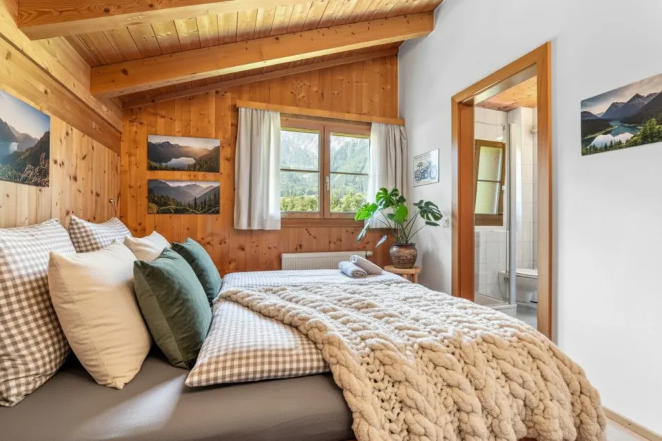 Traumhaftes Chalet mit Freizeitwohnsitz in Bartholomäberg: 6 Zimmer, Garten und Terrasse - Bild