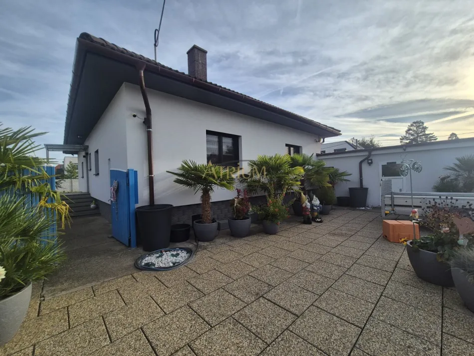 Gepflegter Bungalow mit Garten & mehreren Stellplätzen in Gerasdorf – 4 Zimmer, 105m²! - Bild