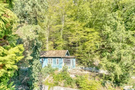Große Gartenhütte  (sanierungsbedürftig)