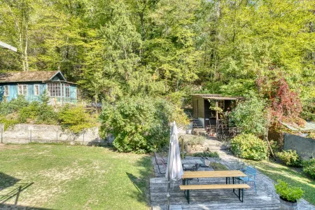 Garten mit den 2 Gartenhütten