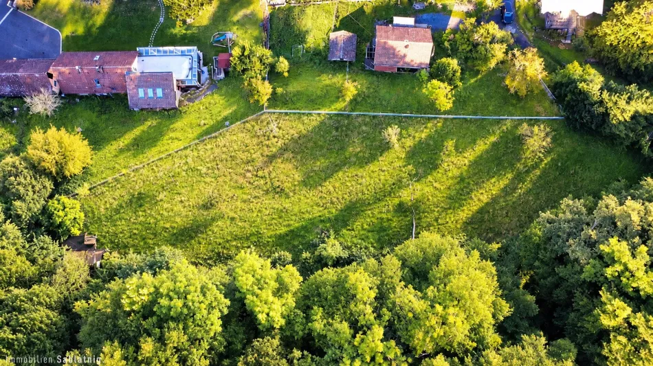 Ein Ort, an dem Ruhe zum Luxus wird! Traumhafte Aussicht am Buchkogel – exklusives Bauträgergrundstück in Wildon! - Titelbild