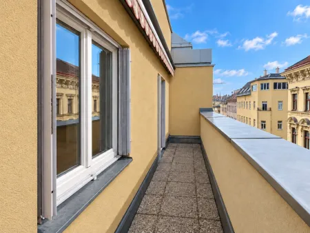 Westseitige Terrasse