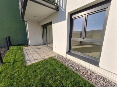 Ein Zuhause zum Verlieben - Neubau: Tolle ca. 65 m² Wohnung mit ca. 64 m² Eigengarten und Terrasse