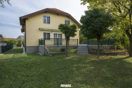 Gartenansicht Einfamilienhaus