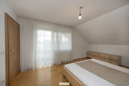 Zimmer DG Einfamilienhaus