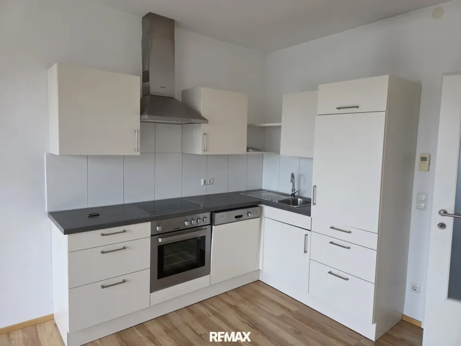 Moderne 2-Zimmer-Wohnung mit Loggia in zentraler Lage - Bild