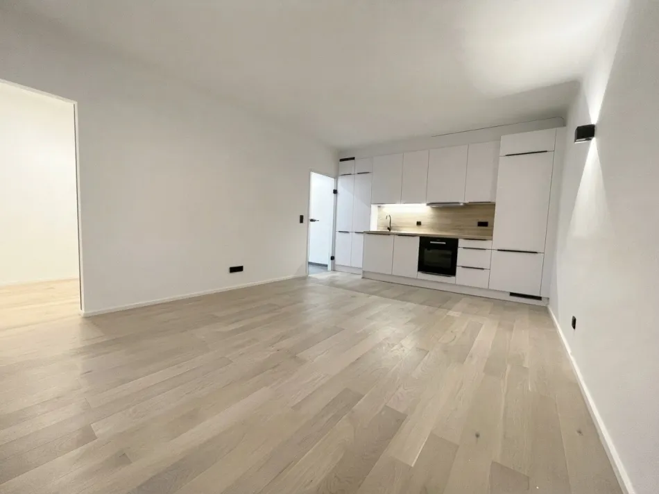 STYLISCHE WOHNUNG mit TISCHLERKÜCHE + WASCHMASCHINE - NAHE SCHLOSSQUADRAT - [NEUWERTIG] - Bild