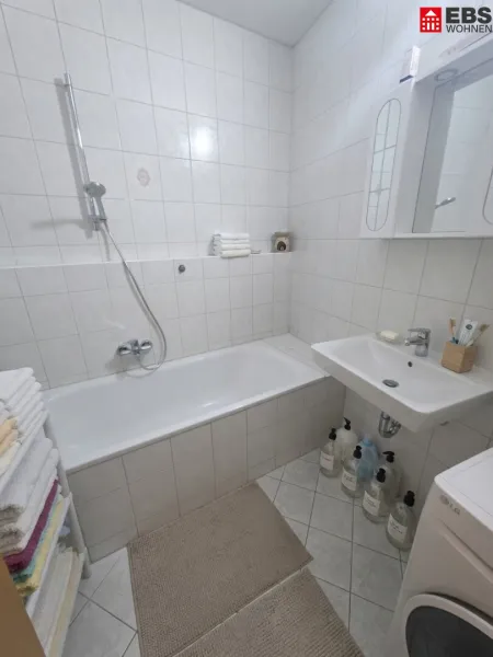 Badezimmer mit Wanne