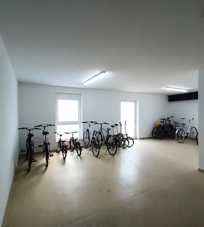 Fahrrad- und Kinderwagenabstellraum