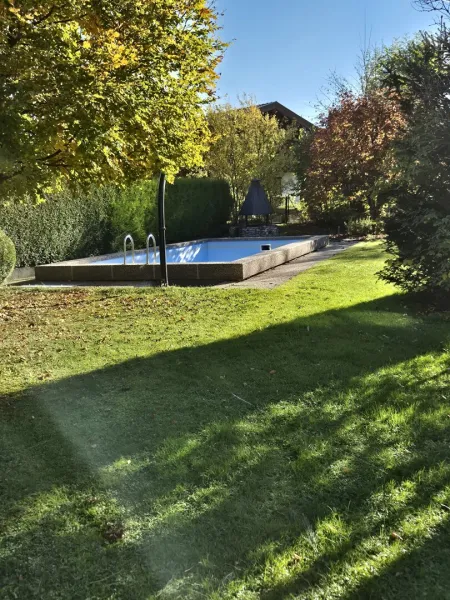Allgemeingarten mit Pool