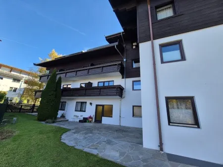 Wohngebäude Eingangsbereich Erdgeschoß