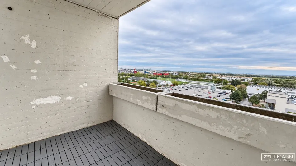 Ihr Logenplatz über der Südstadt – 3 Zimmer, große Loggia und herrlicher Weitblick im 9. Liftstock! | ZELLMANN IMMOBILIEN - Titelbild