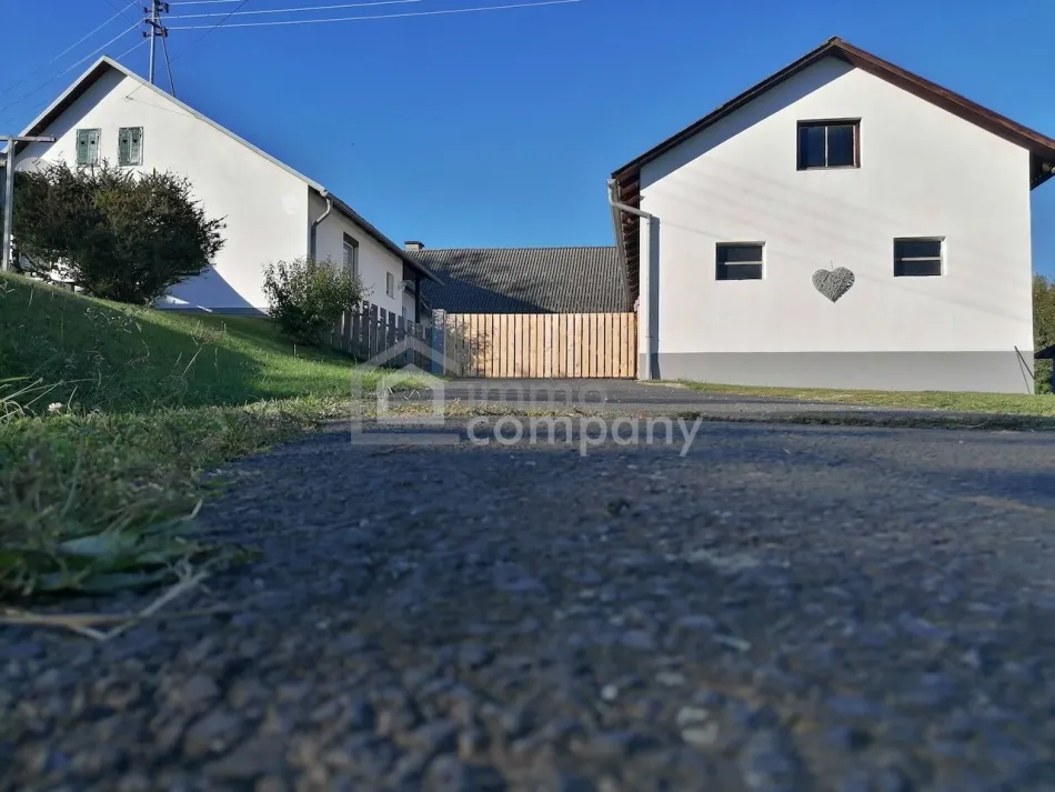 Schöner Selbstversorgerhof in Thermenumgebung mit ca. 1,4 ha Grund - Titelbild