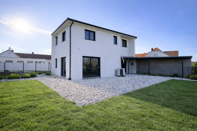 Exklusive Neubau-Doppelhaushälfte in Sigleß – Wohnen mit Stil - Bild