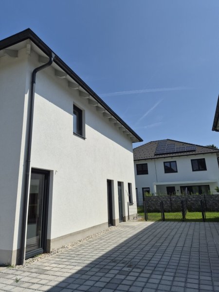 Wohnen auf Eigengrund - Doppelhaushälfte belagsfertig - Neufelder See schnell erreichbar!