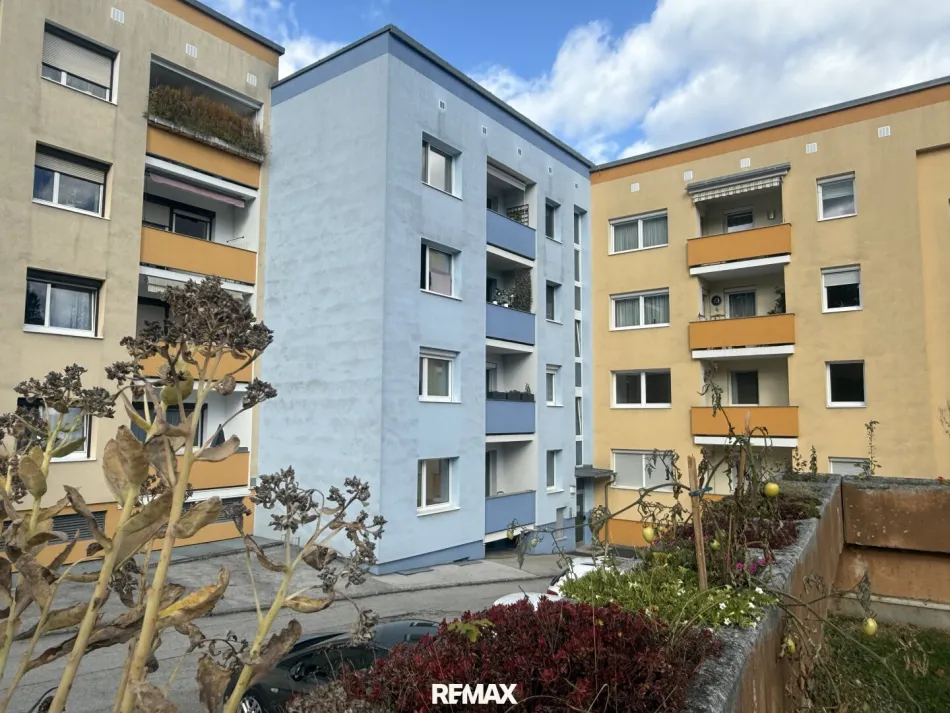 ****Neuwertige, komplett sanierte, möblierte 61 m² 2 Zimmer Wohnung inkl. Loggia und Schwedenofen**** - Bild