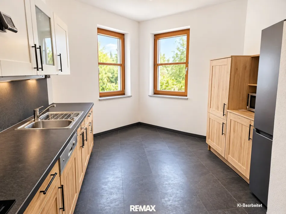 Helle, gepflegte 4-Zimmer-Eigentumswohnung mit Loggia nahe Lindetwald - Titelbild