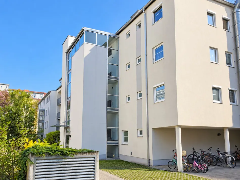 Helle 4-Zimmer Wohnung mit Tiefgaragen-Platz in ruhiger Lage - Titelbild