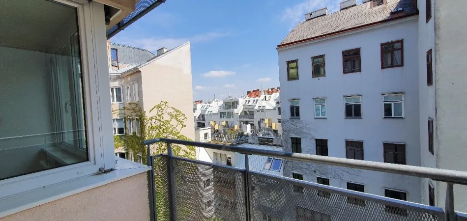 Zentrumsnah & absolut ruhig! Moderne, hofseitige 2 Zimmer-Balkonwohnung mit Garage! - Bild