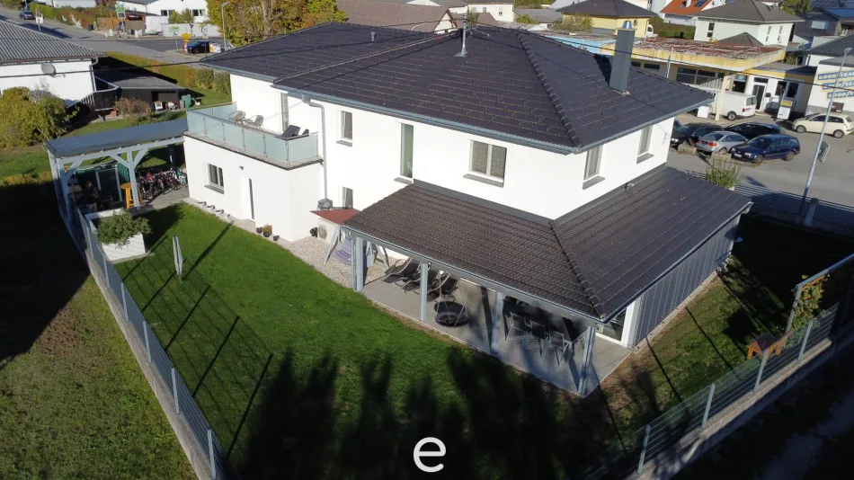 Exklusives Einfamilienhaus – großzügiges Wohnen mit Wintergarten – einziehen und wohlfühlen - Titelbild