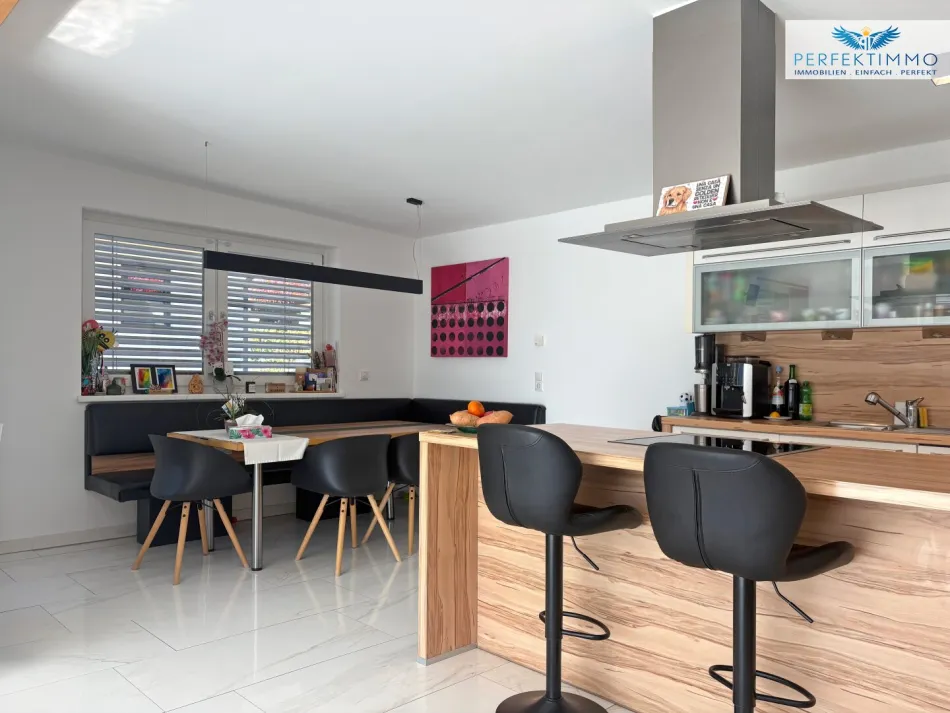 Doppelhaus mit zwei großzügigen 4-Zimmer-Wohnungen - Bild