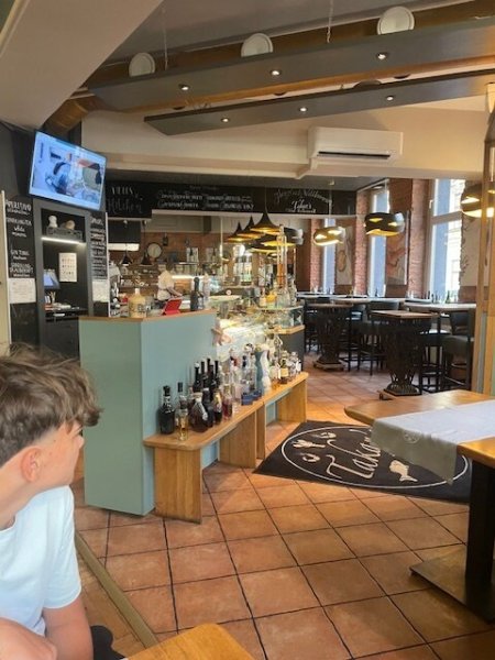 ECKLOKAL GUTE FREQUENZLAGE Langjährig eingeführtes Spezialitätenrestaurant - Ecklokal in Wien Währing