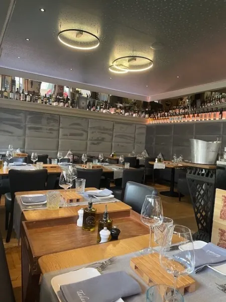 ECKLOKAL GUTE FREQUENZLAGE Langjährig eingeführtes Spezialitätenrestaurant - Ecklokal in Wien Währing - Titelbild